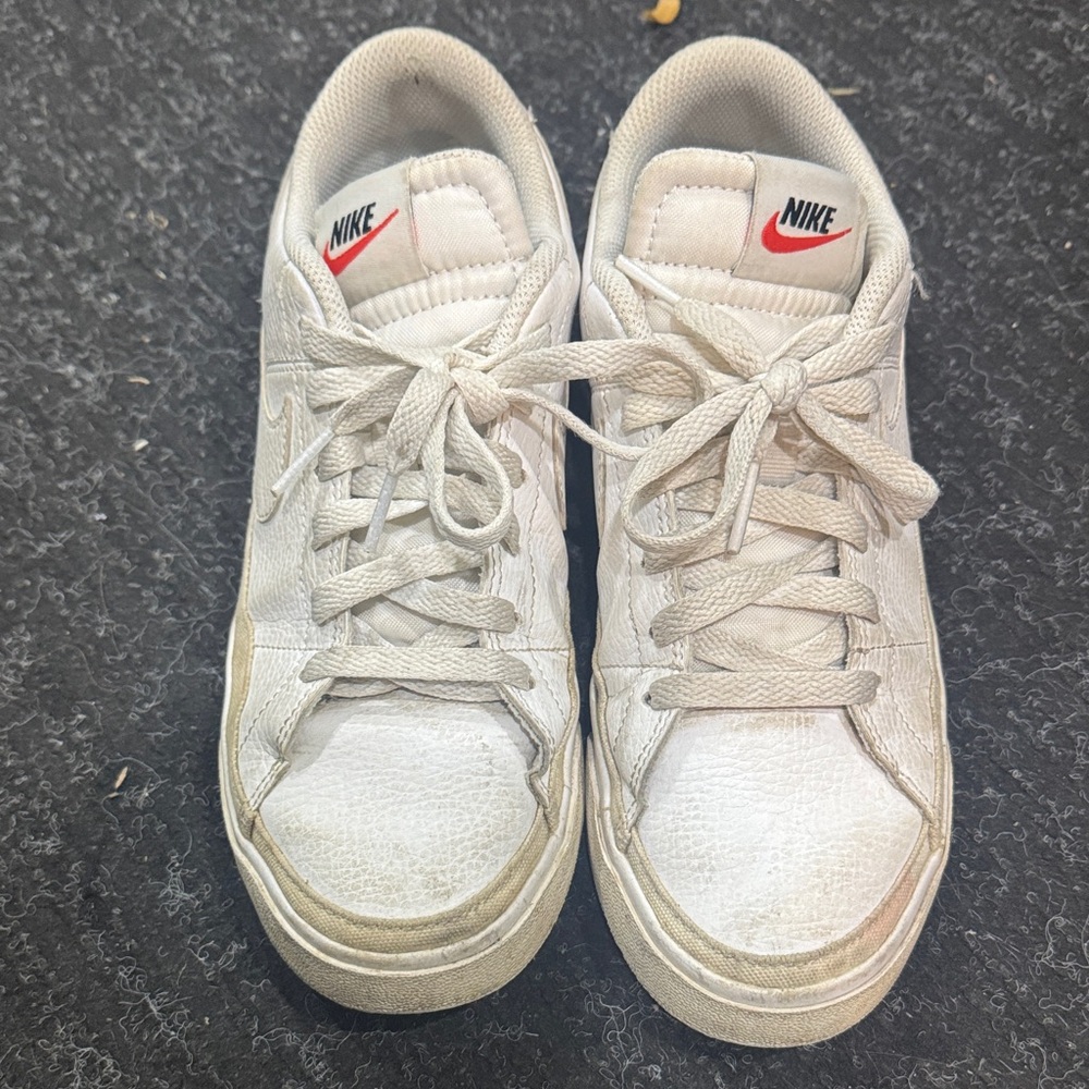Nike Womens Size 7.5 White and Cream Sneakers
